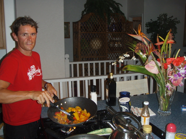 IMHawaii08_KonaPreRace_Tommy the Cook