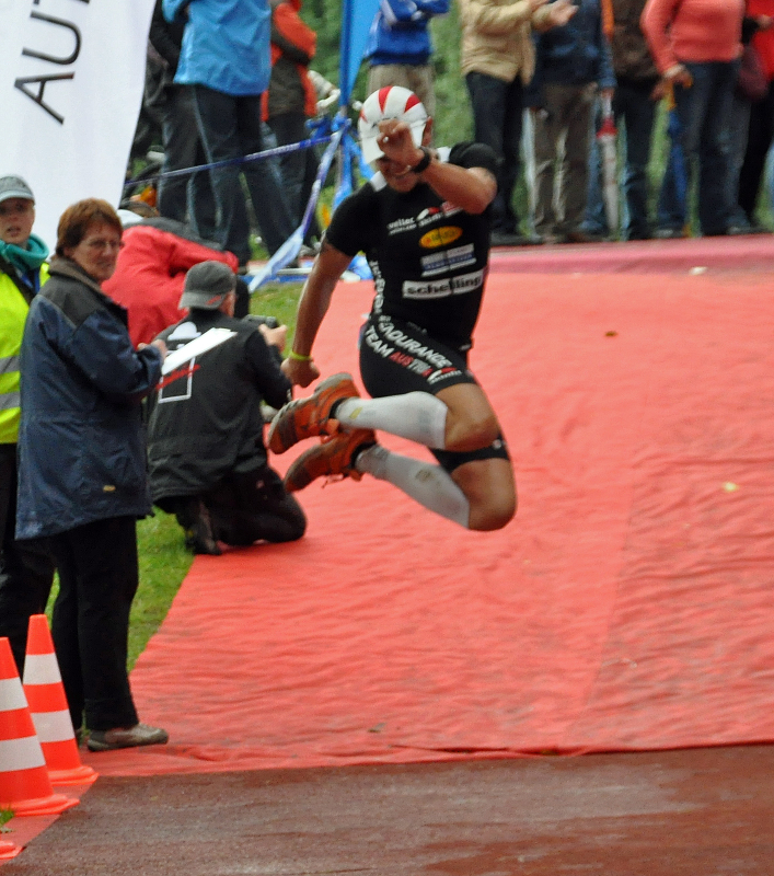 SalzburgerlandTri09_ThomasFinishJump.jpg
